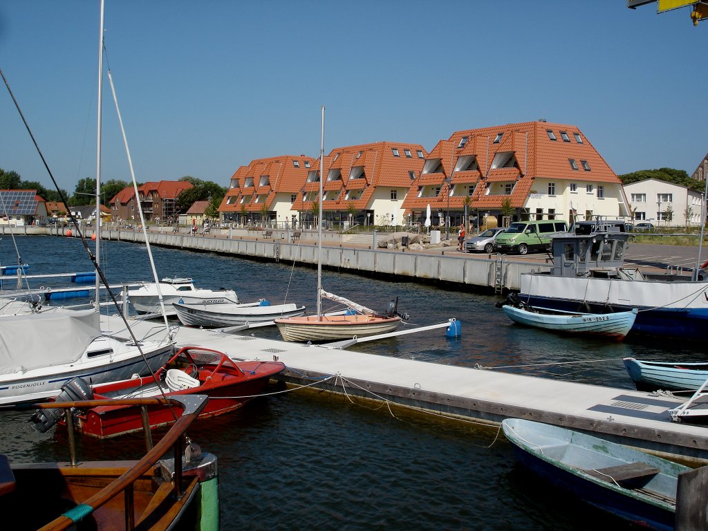Wiek auf der Insel Rgen, der neugestaltete Hafen wurde 2003 fertiggestellt, Juli 2006