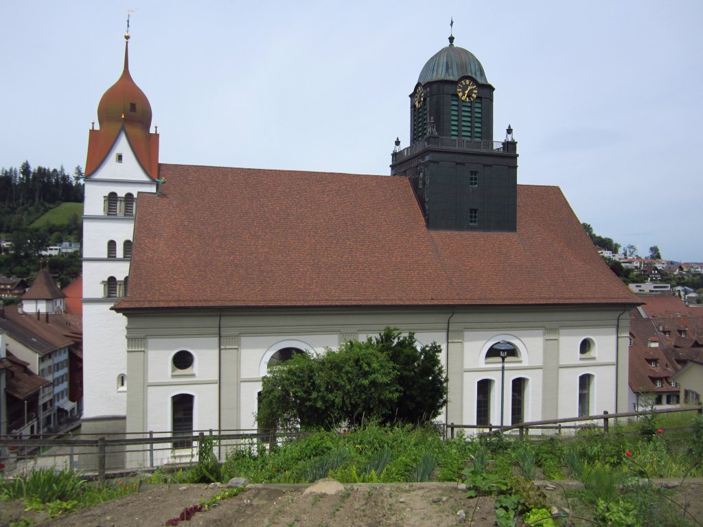 Willisau, St. Peter und Paul Kirche, erbaut von 1805 bis 1810, erbaut von den 
Architekten Josef Purtschert, Pfaffnau und Josef Singer (24.06.2012)