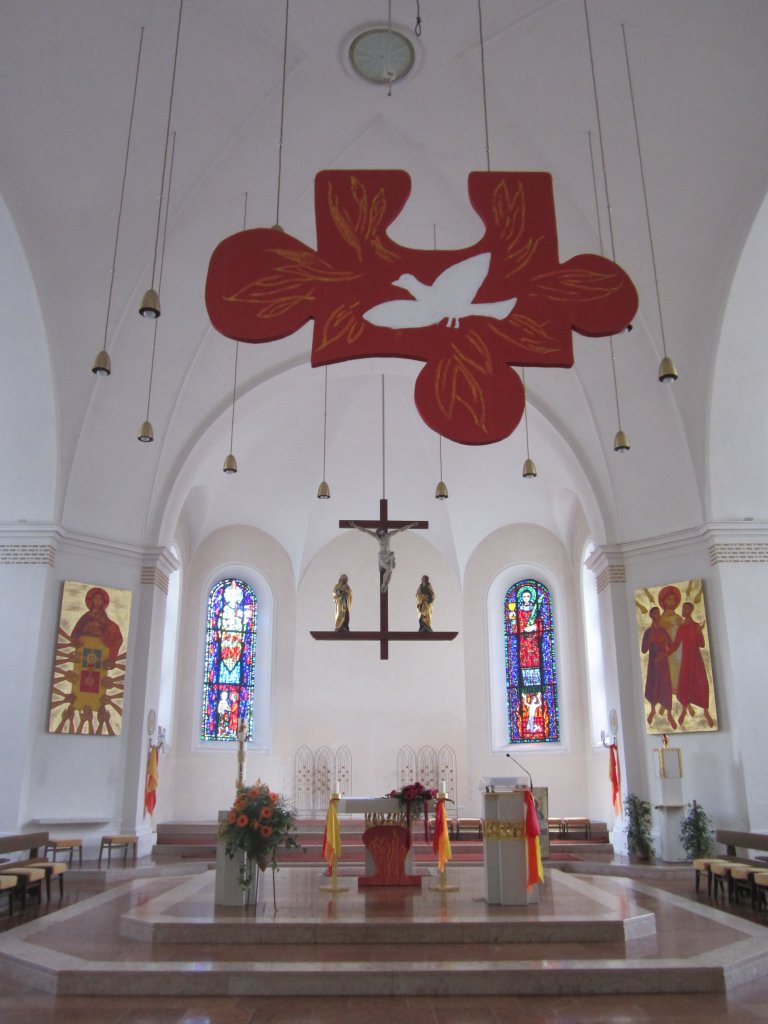 Wrgl, Altarraum der St. Laurentius Kirche (09.06.2013)