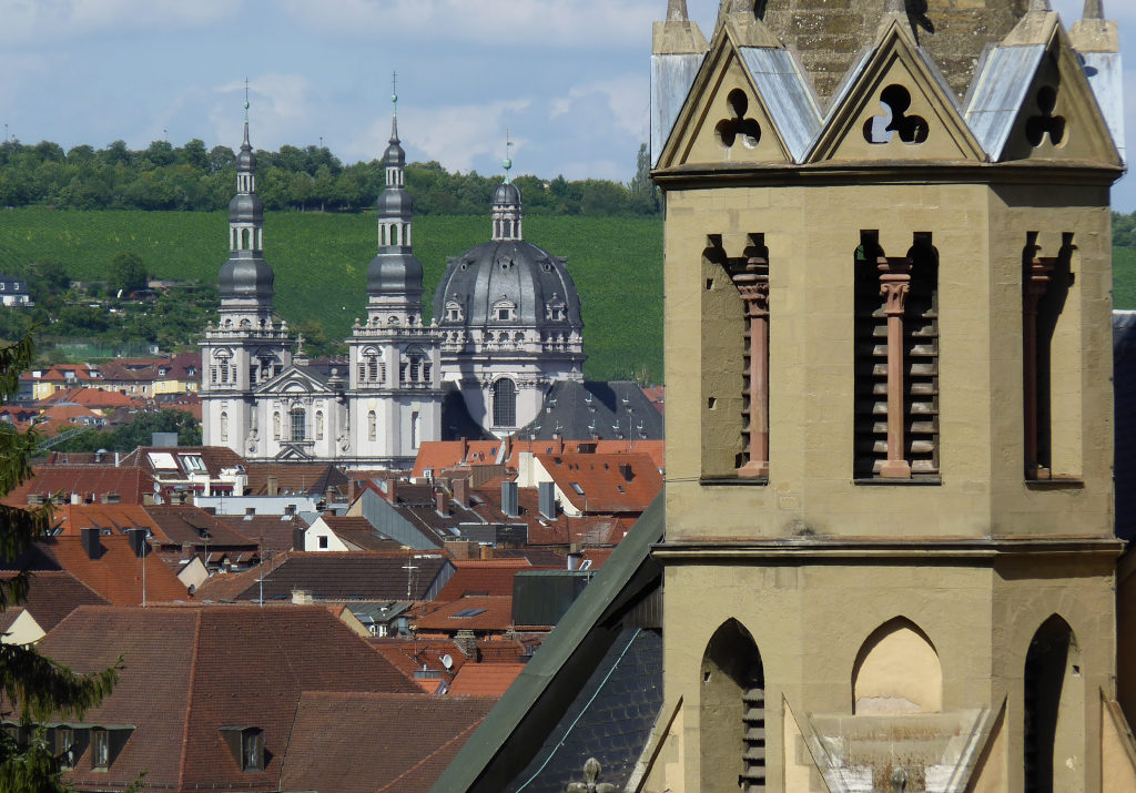Wrzburg - Blick von der Kirche St. Burkard zum Stift Haug und der Kirche St. Johannes. (29.07.2012)