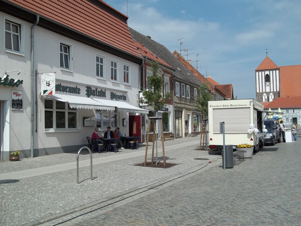 Wusterhausen/Dosse, Am Markt 17, Pizzeria  Paludi  (ehem.  Landhaus ) und Kino  (14.05.2011)