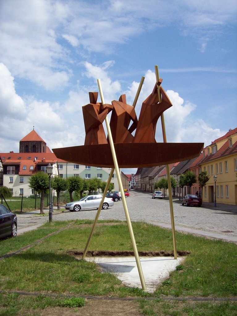 Wusterhausen/Dosse, Schiffahrt, mit Skulptur  Schiffer  von Jan Witte-Kropius, nach der Enthllung (31.05.2009)