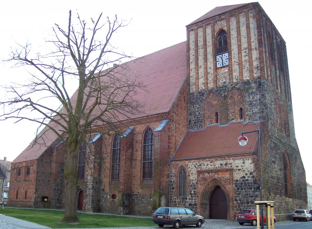 Wusterhausen/Dosse, Stadtkirche St. Peter und Paul, Nordseite  (29.03.2007)