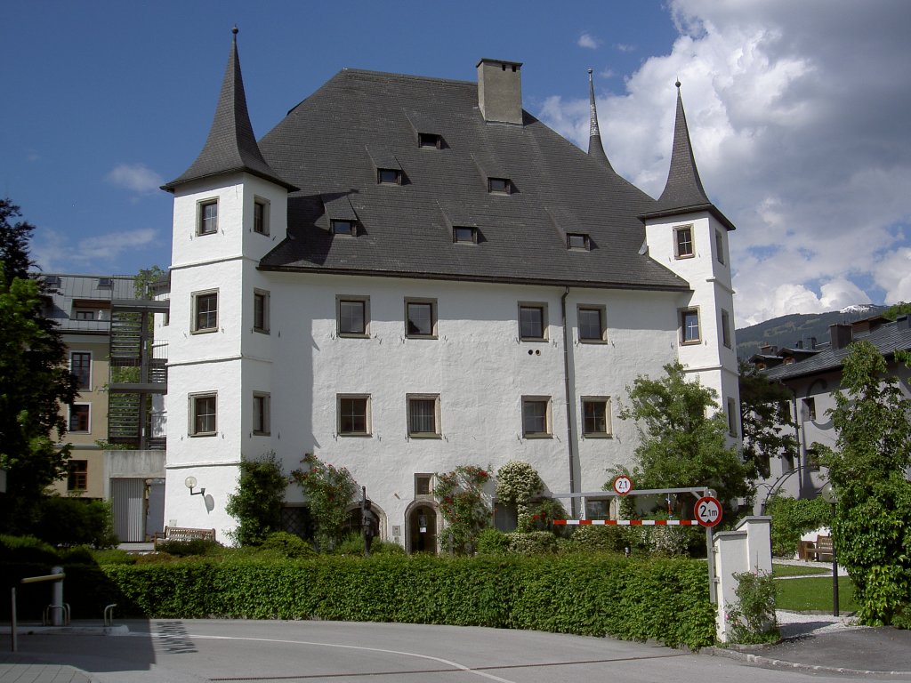 Zell am See, Schloss Rosenberg, heute Rathaus der Stadt, erbaut Ende des 16. Jahrhunderts (08.06.2013)