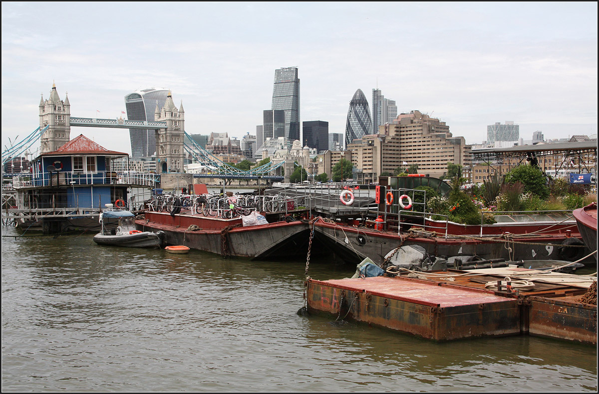 . Die City of London -

Blick ber die Themse von Bermondsey aus auf die City of London mit der Tower Bridge links.

29.06.2015 (M)