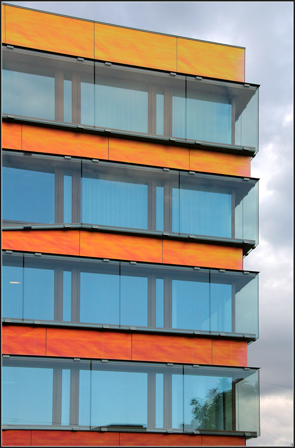. Die Fassadenfarbe wechselt -

Kinderspital in Basel.

28.08.2010 (Matthias)