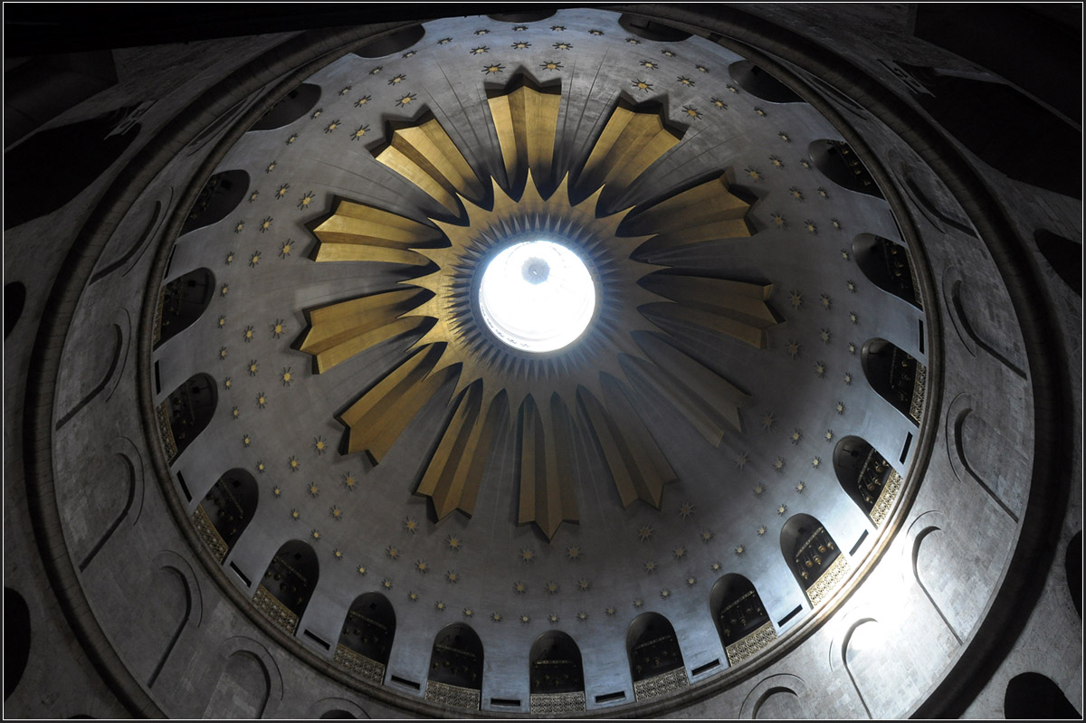 . Die Grabeskirche in Jerusalem - 

Blickt in die Rotunde ber dem heiligen Grab.

21.03.2014 (Matthias)