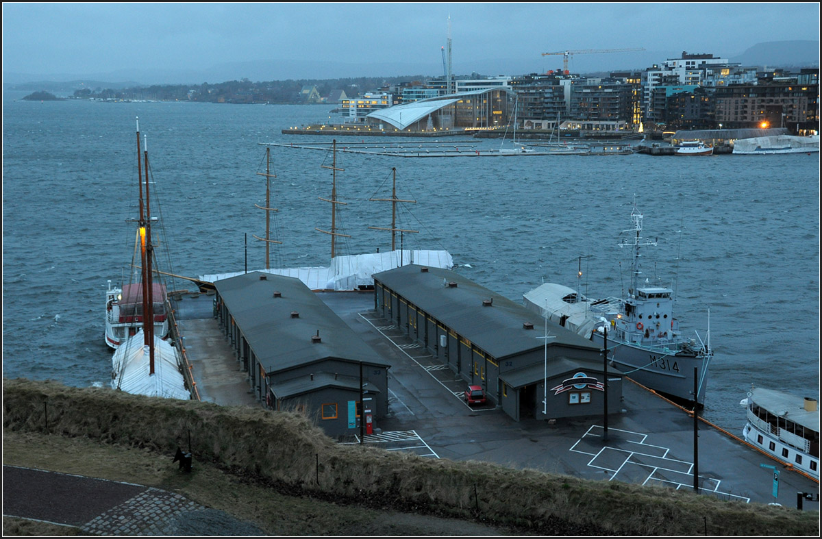 . Pipervika -

Blick von der Akershus-Festung be die Pipervika nach Tjuvholmen mit dem neuen Museum von Renzo Piano und Bygdy im Hintergrund links.

31.12.2013 (Jonas)