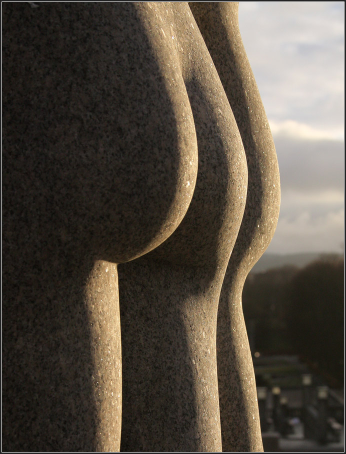 . Rundungen -

Teilansicht einer Skulpturengruppe in der Vigelanlage in Oslo.

29.12.2013 (Matthias)