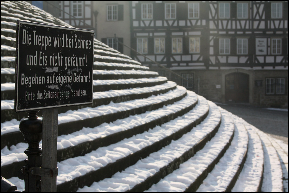 . Schnee auf der Treppe -

Der Schnee auf der groen Freitreppe vor der Sankt Michaelskirche in Schwbisch Hall, lsst die Stufen besonders schn hervortreten.

22.01.2016 (M)