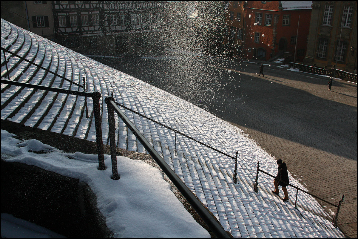 . Schneewurf-Experiment an der Freitreppe -

Freitreppe vor der Schwbisch Haller Sankt Michaelskirche im Winter.

22.01.2017 (M)