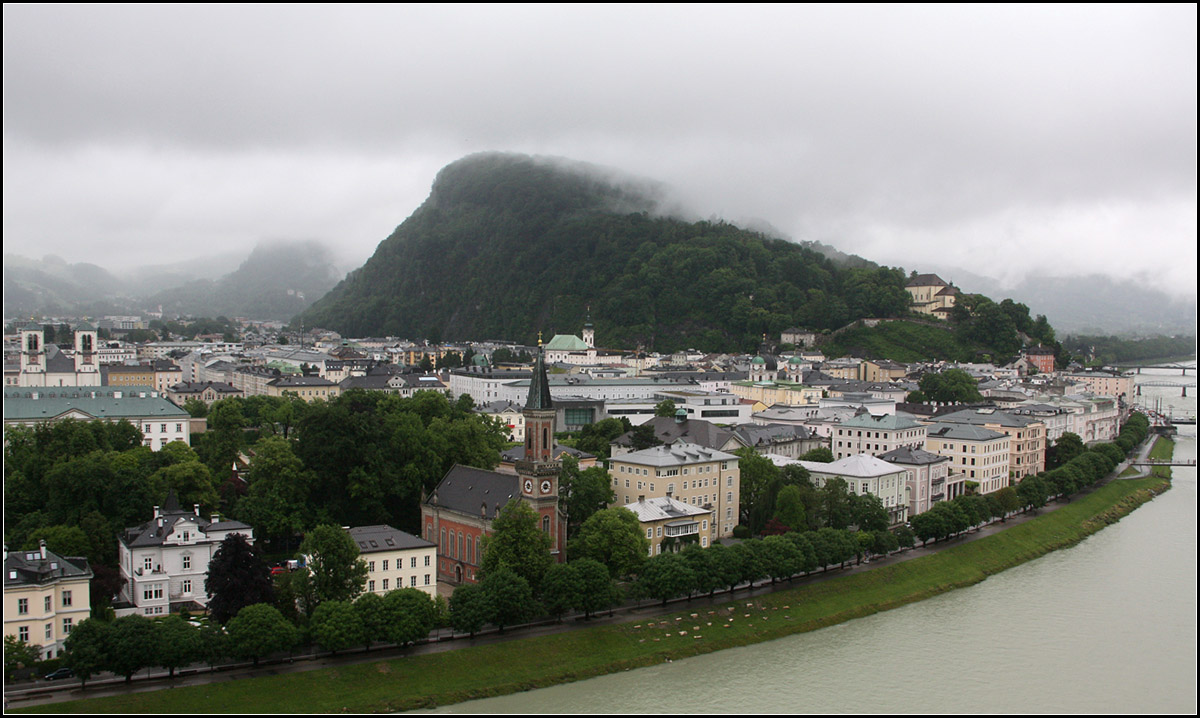 . Trbes Wetter in Salzburg -

Ausblick vom Mnchsberg auf die andere Seite der Salzach mit dem Kapuzinerberg.

30.05.2014 (Matthias)