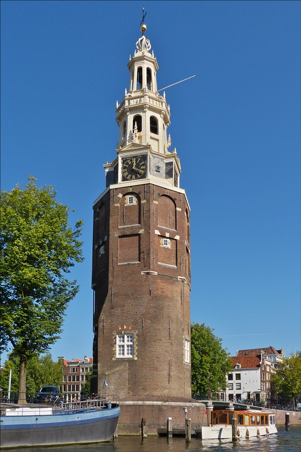 . Whrend einer Grachtenrundfahrt durch Amsterdam ist mir dieser „Montelbaanstoren“ aufgefallen.  24.09.2016
