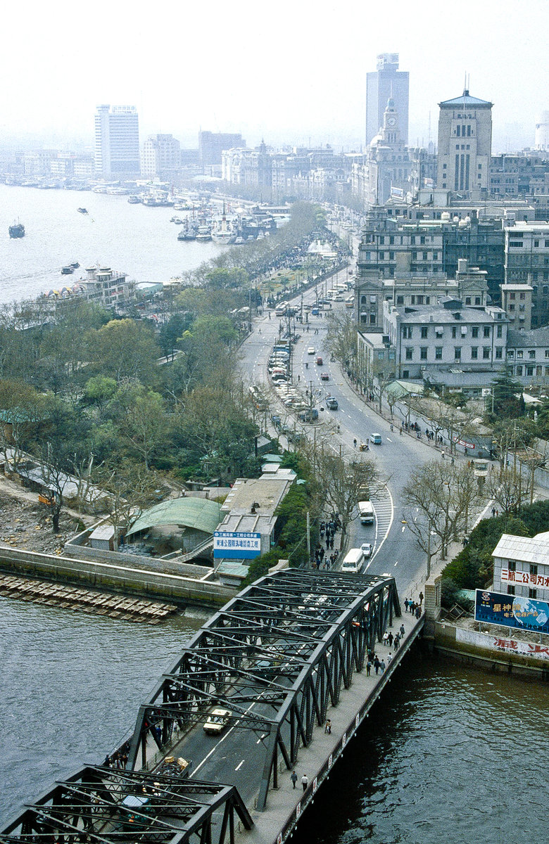 The Bund in Shanghai. Bild vom Dia. Aufnahme: April 1989.