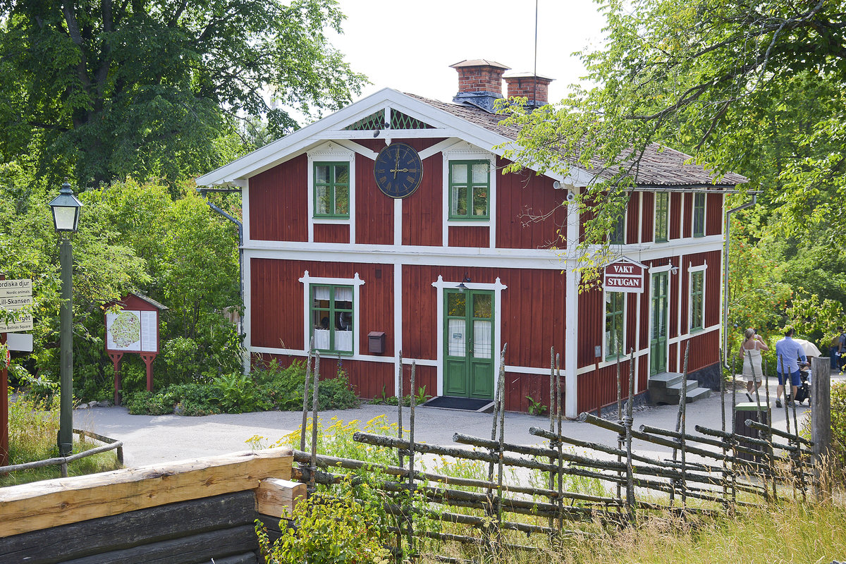 Vaktstugan - Ein traditionelles schwedisches Holzhaus im Stockholmer Freilichtmuseum Skansen. Aufnahme: 26. Juli 2017.