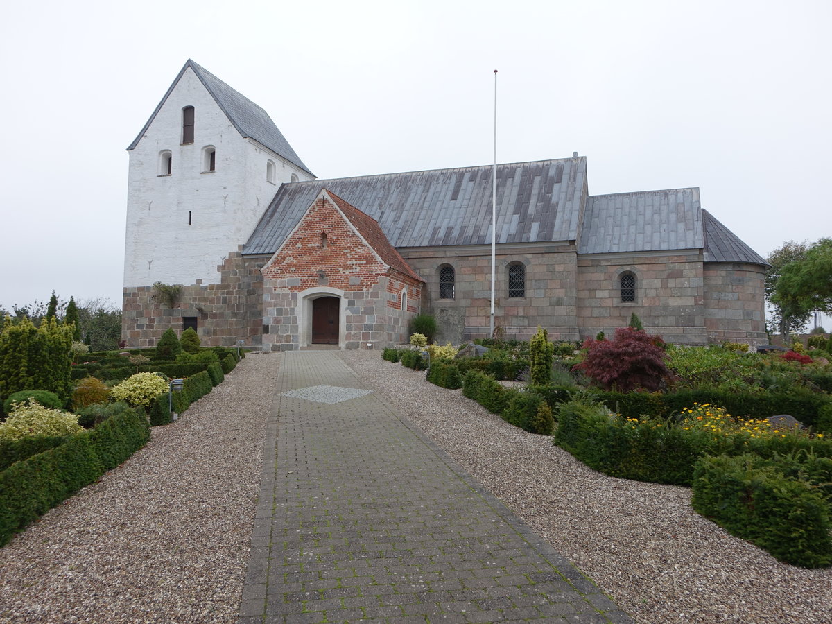 ster Bjerregrav, evangelische Kirche, romanische Steinkirche, erbaut zwischen 1150 und 1250 (21.09.2020)