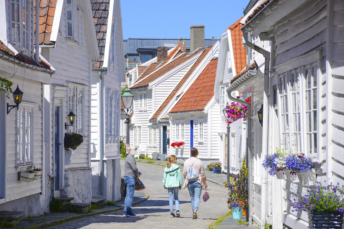 vre Strandgate in der Stavanger Altstadt (Gamle Stavanger) in Norwegen. Aufnahme: 3. Juli 2018.