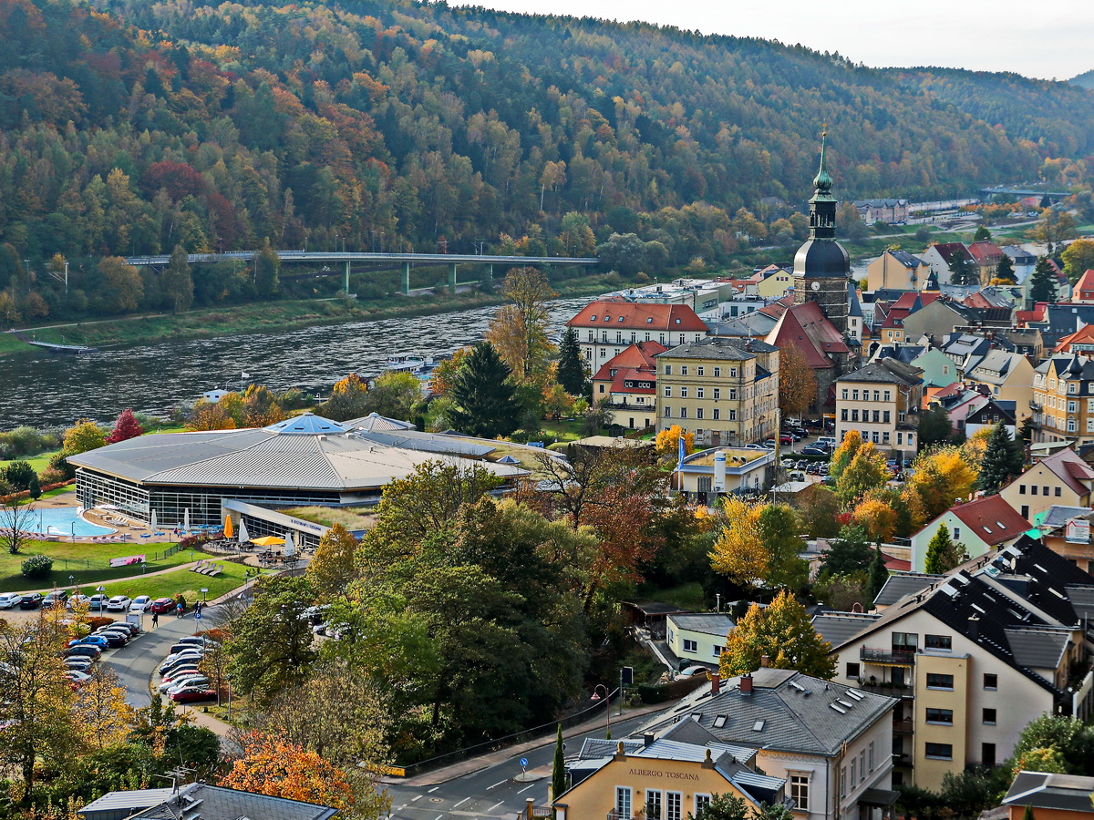 25. Oktober 2021, Blick vom Historischer Personenaufzug Elbaufwrts in Bad Schandau.