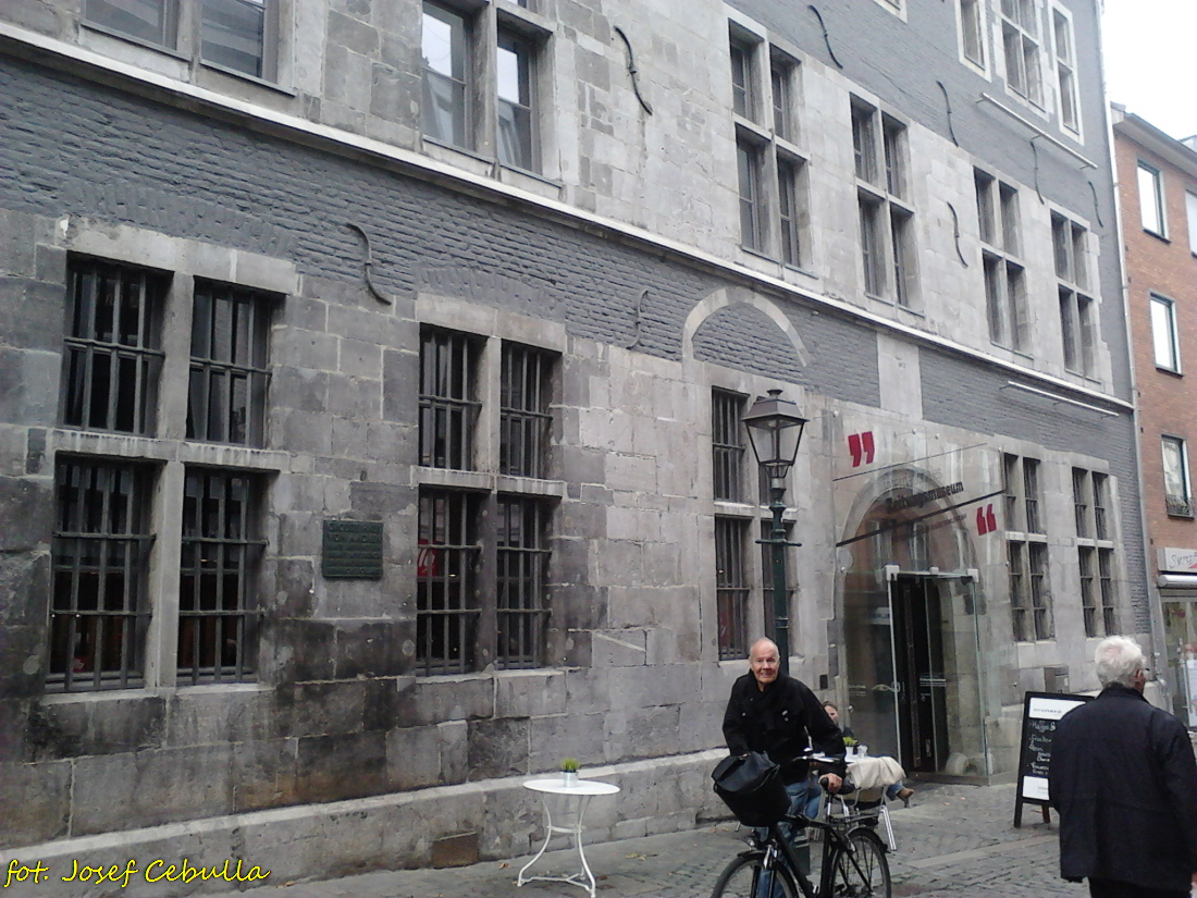 (25.10.2013)_Aachen -Pontstrae - Zeitungsmuseum