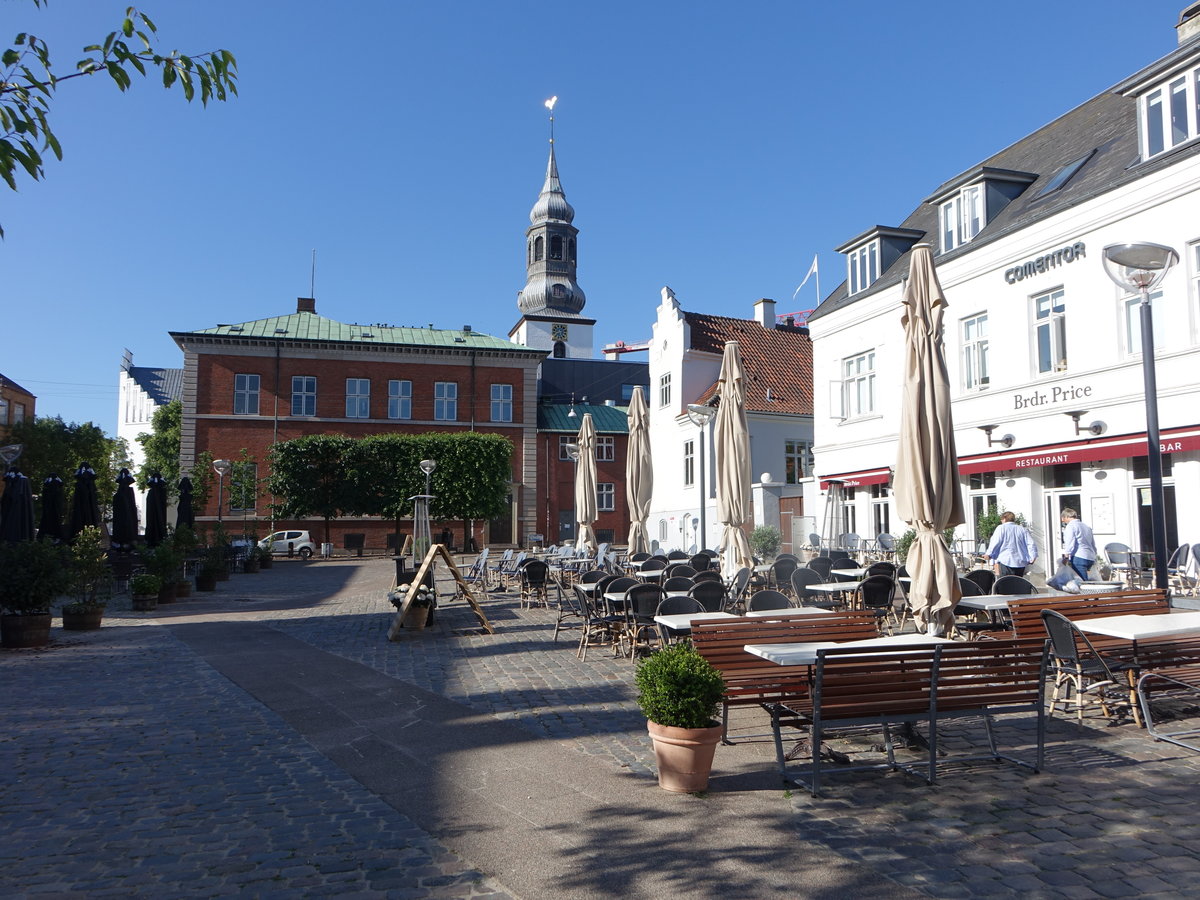 Aalborg, Gebude am C. W. Obels Plads und in der Adelgade (08.06.2018)
