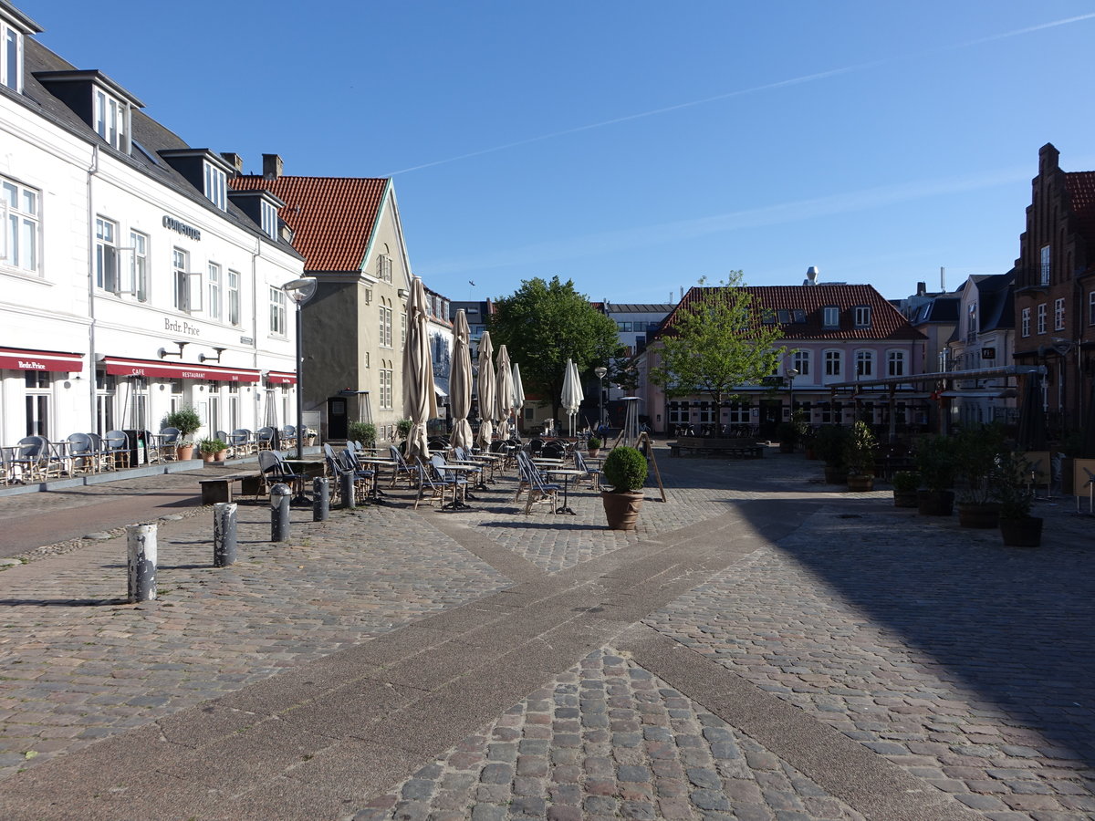 Aalborg, Gebude am W. Obels Plads in der Altstadt (08.06.2018)