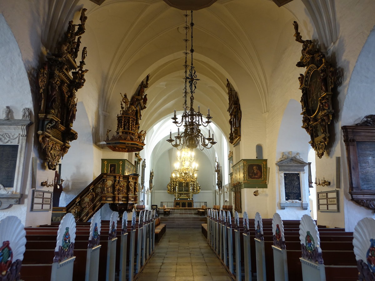 Aalborg, St. Budolfi Kirche, Altar und Kanzel von Lauritz Jensen von 1689 (08.06.2018)