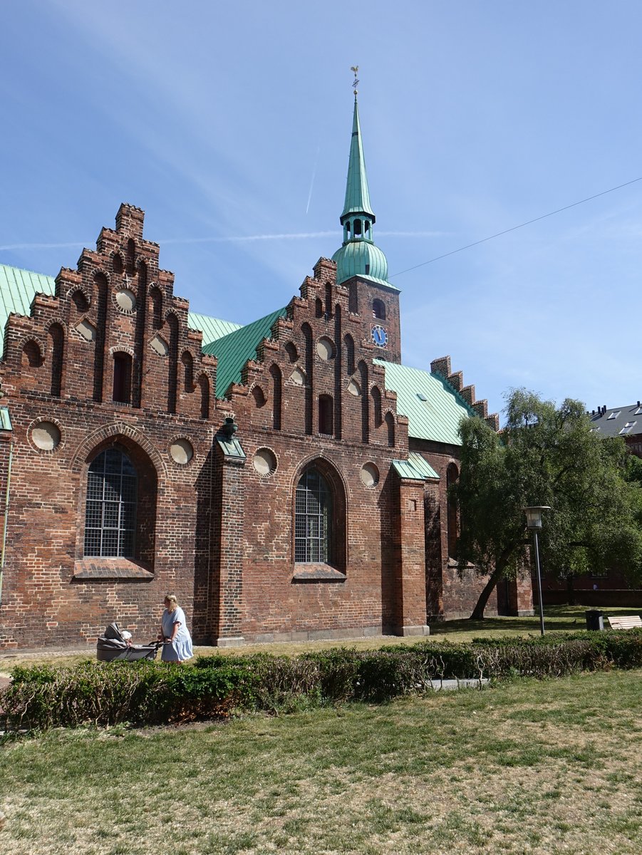 Aarhus, die Marienkirche ist der Sdflgel des mittelalterlichen und nach der Reformation aufgehobenen Dominikaner-Klosters St. Nikolai, das um ca. 1227 gestiftet wurde, Krypta von 1060 (07.06.2018)