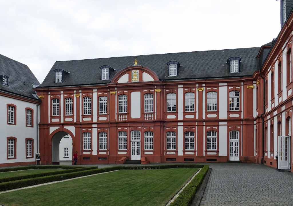 Abtei Brauweiler (Innenhof - rechte Seite) - 10.06.2017