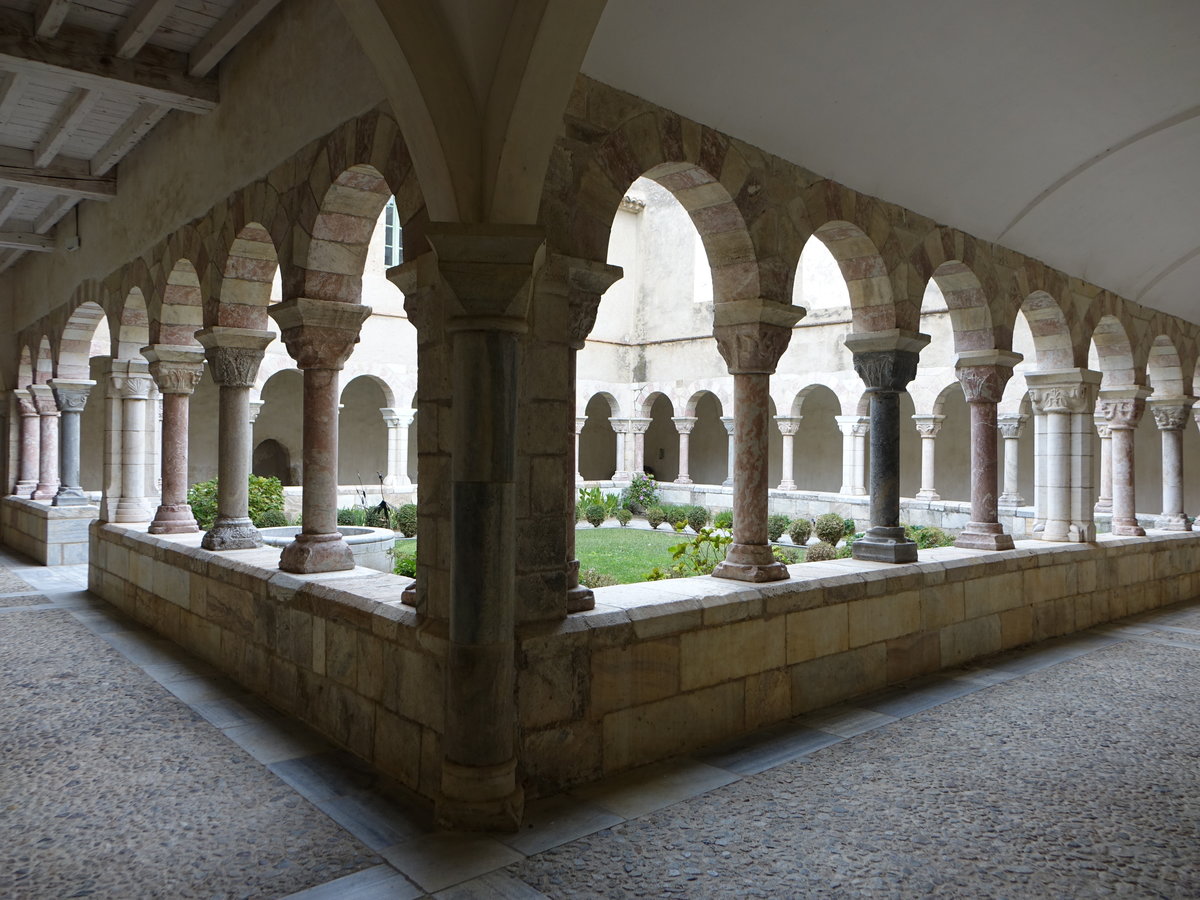Abtei Saint-Gnis-des-Fontaines, Kreuzgang aus dem 13. Jahrhundert (30.09.2017)
