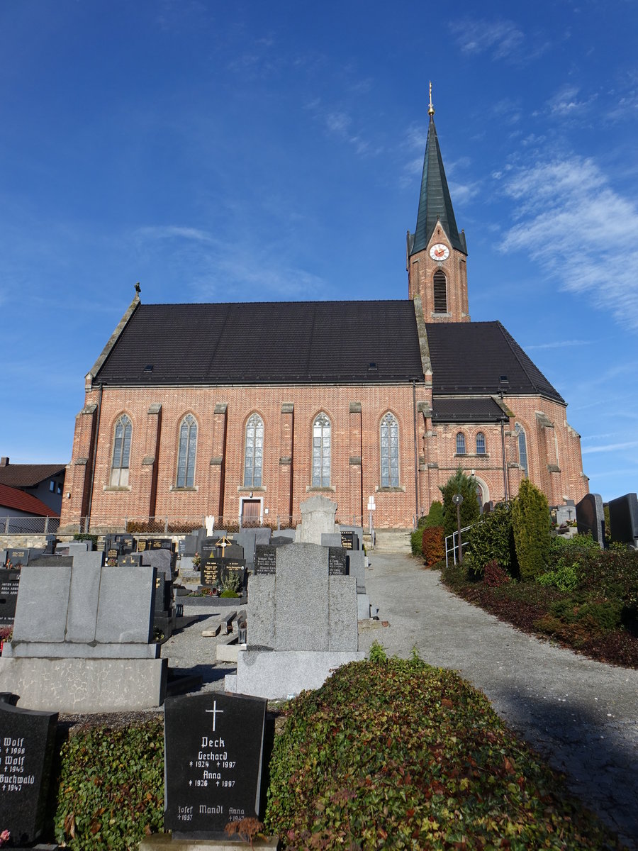 Alkofen, neugotische Pfarrkirche St. Josef, erbaut von 1891 bis 1893 durch Architekt Johann Baptist Schott (20.11.2016)