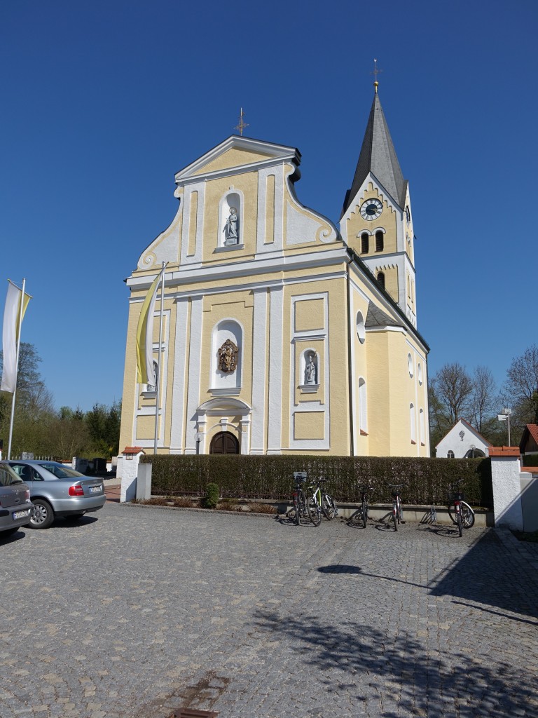 Allershausen, St. Josef Kirche, erbaut bis 1783, Kirchenschiff erweitert 1892 (19.04.2015)