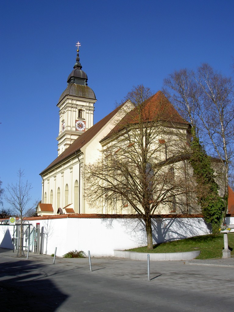 Altenerding, Pfarrkirche St. Maria Verkndigung, sptbarocker Saalbau mit eingezogenem Chor, erbaut von 1721 bis 1724 von Anton Kogler (20.03.2014)