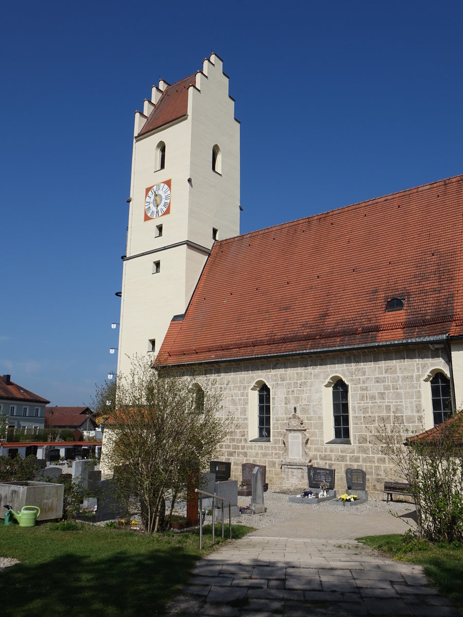 Alzgern, kath. Pfarrkirche Mari Himmelfahrt, Umbau des Langhauses und des Chors im 15. Jahrhundert, teilweise umgebaut 1788 (09.04.2017)