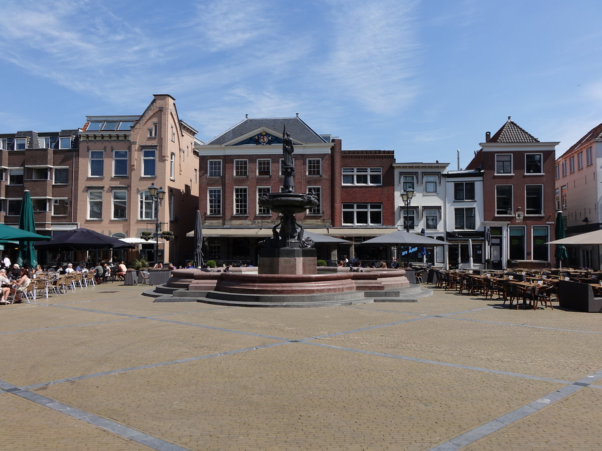 Am Marktplatz von Gorinchem (09.05.2016)