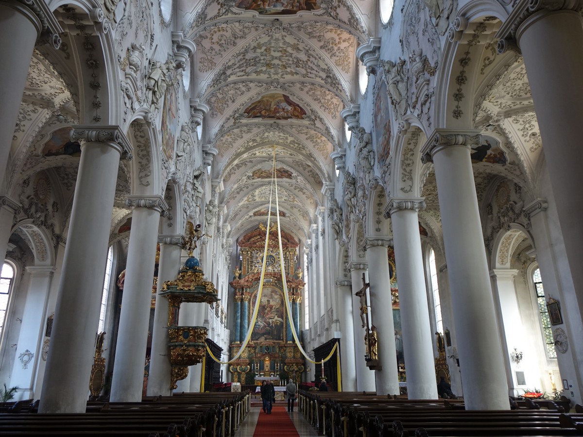 Amberg, barocke Ausstattung in der Pfarrkirche St. Georg (06.04.2015)