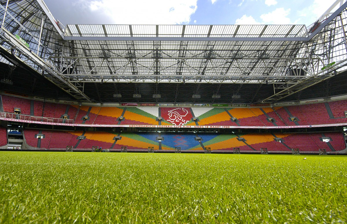 Amsterdam Arena liegt im Stadtbezirk Amsterdam Zuidoost. Es ist mit gegenwrtig 53.346 Sitzpltzen das grte Stadion der Niederlande. Aufnahme: August 2008.