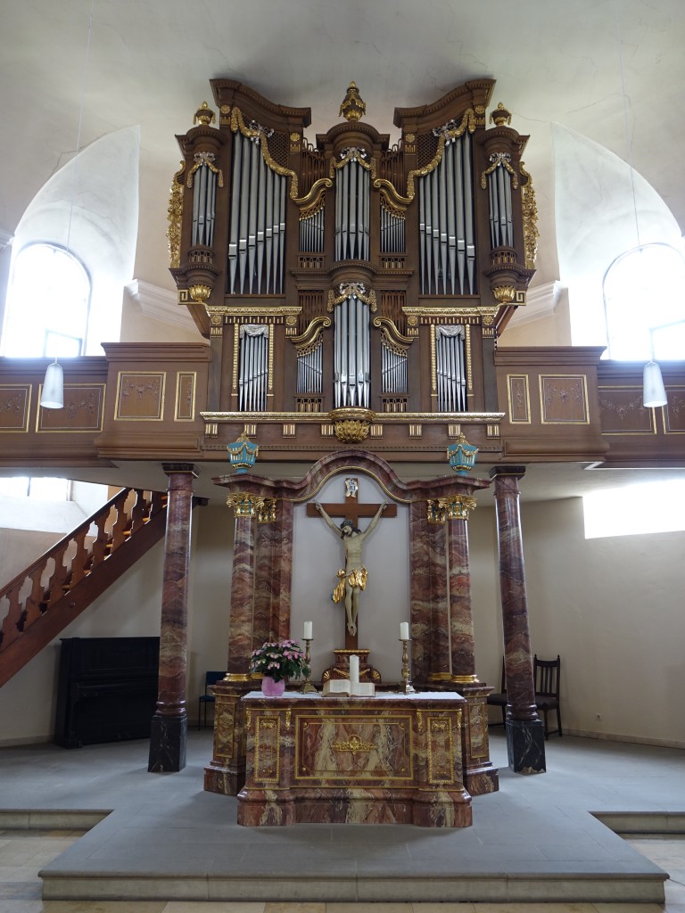Angelbachtal, Altar mit Orgel in der Ev. Kirche von Eichtersheim (31.05.2015)