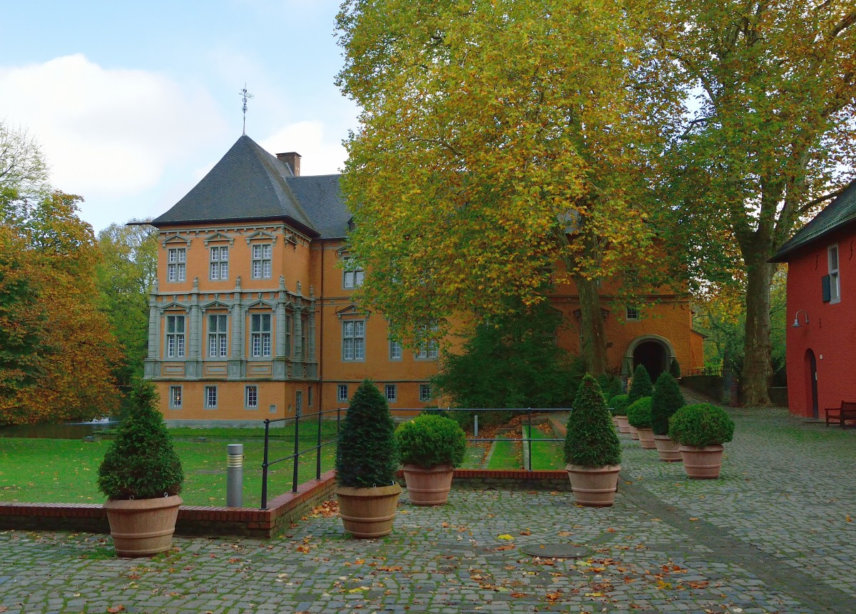 Ansicht der Herrenhauses von Schlo Rheydt von der Vorburg her. 24.10.2013
