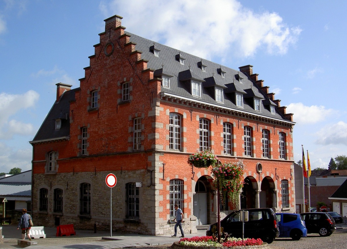 Antoing, Rathaus, erbaut 1565 als Tuchhalle (30.06.2014)
