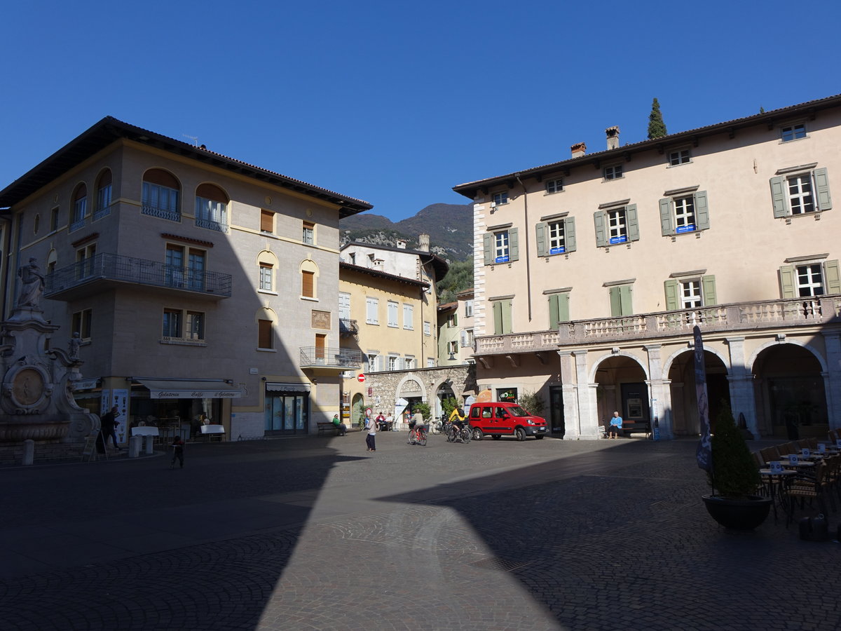 Arco, Piazza Marchetti (07.10.2016)
