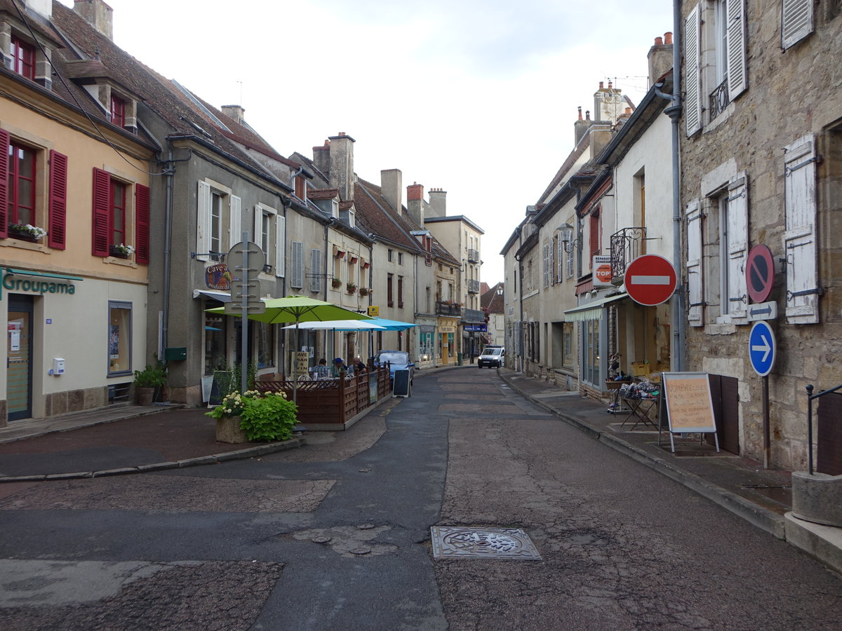 Arnay-le-Duc, historische Huser in der Rue Saint-Honore (01.08.2018)