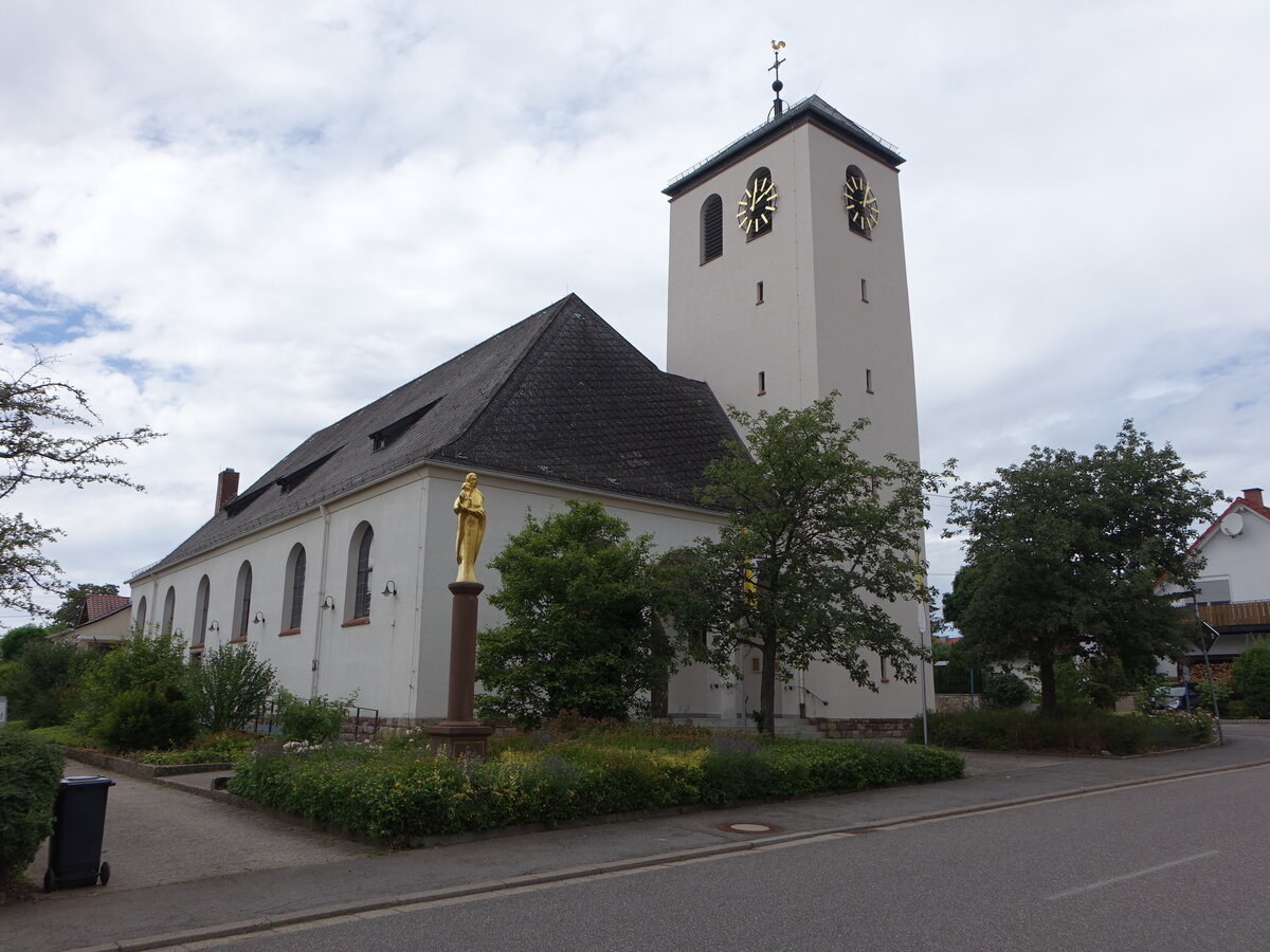 Assweiler, Pfarrkirche Maria Himmelfahrt, erbaut von 1952 bis 1953 durch Wilhelm Schulte (14.07.2023)