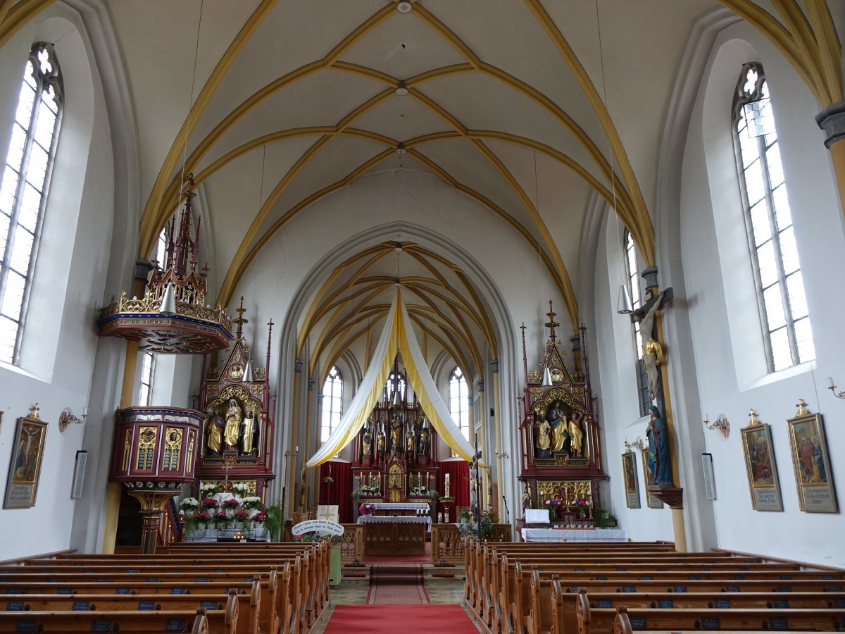 Ast, Innenraum der neugotischen St. Georg Kirche (23.05.2015)
