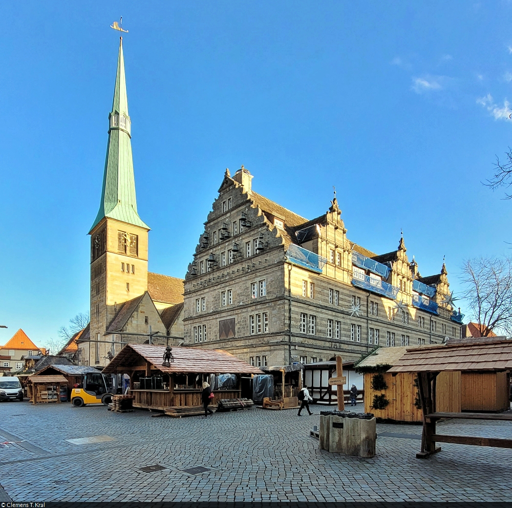 Auf dem Pferdemarkt in Hameln stehen die Marktkirche St. Nicolai und das Hochzeitshaus. An dessen Westgiebel wird die Sage vom Rattenfnger dreimal tglich als Figuren- und Glockenspiel gezeigt.

🕓 19.11.2022 | 9:56 Uhr
