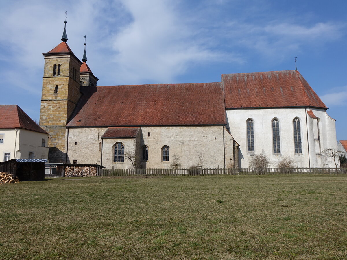 Auhausen, ehem. Klosterkirche St. Maria und St. Godehard, dreischiffige romanische Basilika mit gotischem Chor, erbaut ab 1120, Sdturm erbaut 1334 (18.03.2015)