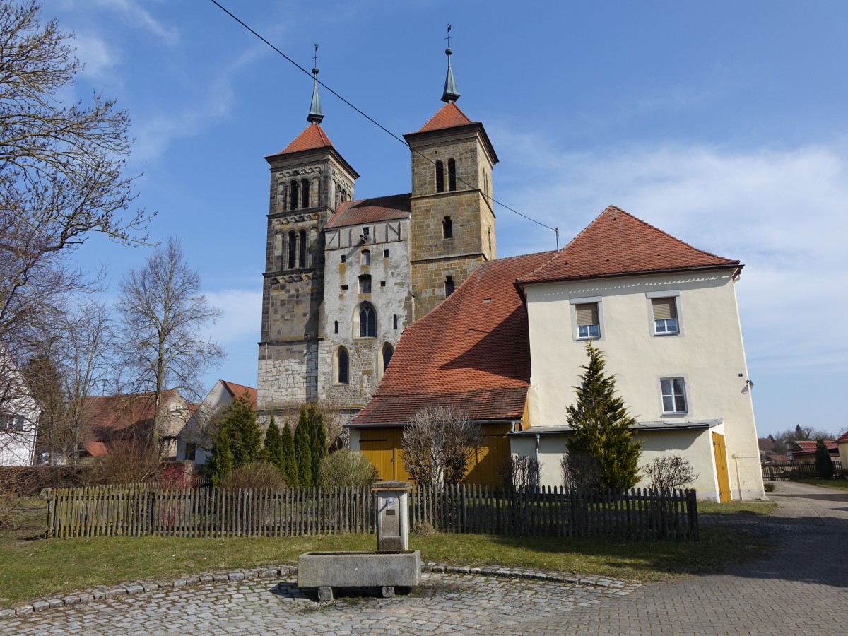 Auhausen, Ev. ehem. Klosterkirche St. Maria, erbaut ab 1120 als Benediktinerkirche, Sdturm von 1334, Chor erbaut 1519 (18.03.2015)
