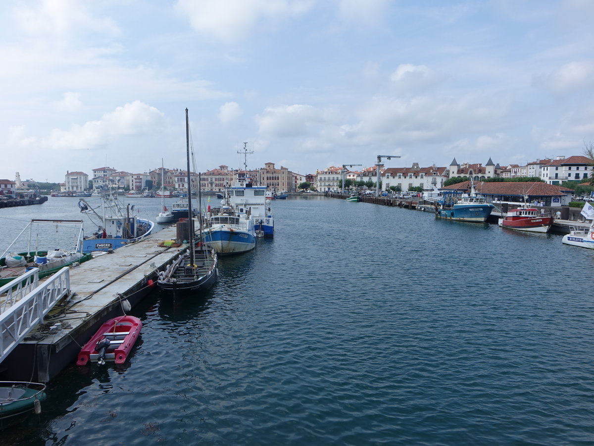 Ausblick auf den Hafen und die Altstadt von Saint-Jean-de-Luz (26.07.2018)