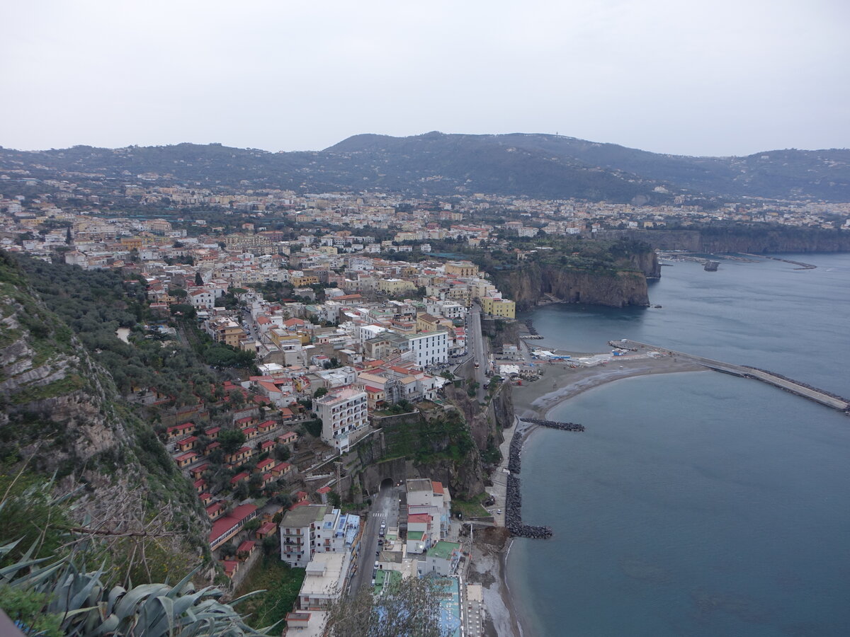 Ausblick vom Monte Sant Angelo auf die Stadt Meta (25.02.2023)