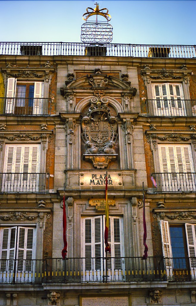 Ausschnitt von der Casa de la Panadera an der Plaza Mayor von Madrid. Aufnahme: Juni 1987 (digitalisiertes Negativfoto).