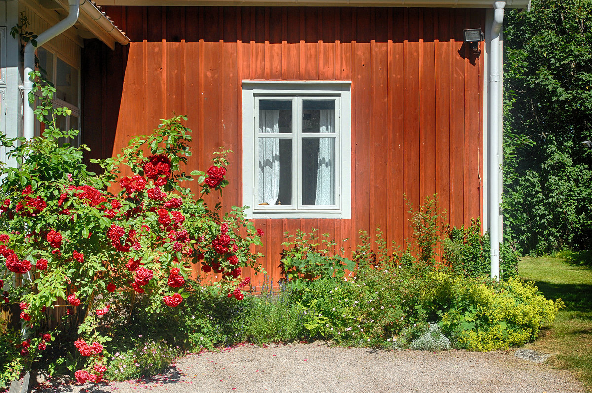Ausschnitt des Elternhauses von Astrid Lindgren. Das Haus befindet sich in der Kleinstadt Vimmerby. Astrid Lindgren (1907-2002) ist die beliebteste und bekannteste schwedische Schriftstellerin. 
Aufnahme: 21. Juli 2017.